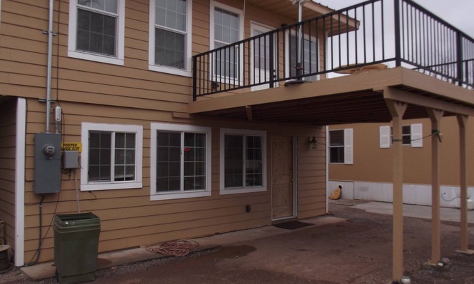 Truth or Consequences Casa | Dreamcatcher 2-story Colonial Home. Pet Friendly! 1 mile from downtown hot tubs