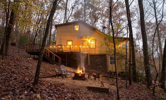 Sautee Nacoochee Cabina | Cabina en el bosque cerca de Unicoi State Park y Helen, GA.