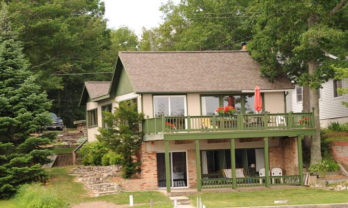 West Branch Casa | Soñado con ser dueño de una casa frente al lago? Durante una semana, sus sueños pueden hacerse realidad!