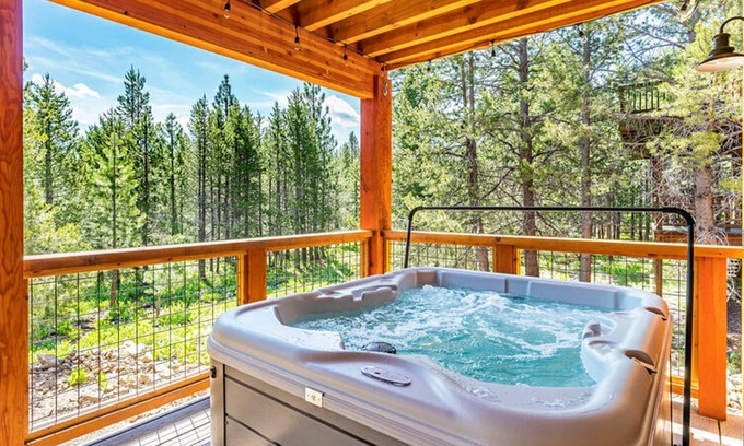 Truckee Casa | Dreams and Streams by Tahoe Mountain Properties