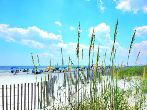 Myrtle Beach Casa | Dreams by the Sea Spacious 2BR Villa with Pool, Balcony, Beach Access & Seasonal Free Attractions