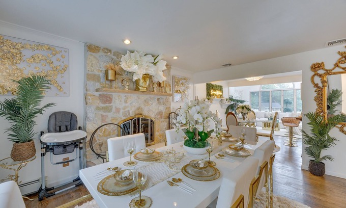 Lake Grove Casa | 'Dreams of Paradise' Luxury Home w/ Pool!