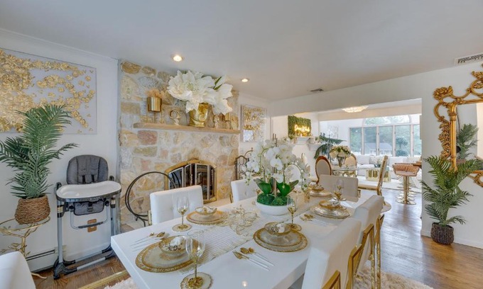 Lake Grove Casa | Dreams of Paradise Luxury Home with Pool!