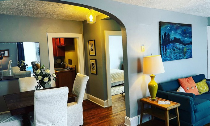 Winchester Apartamento | Dreamweaver — 1BR 1BA just two blocks from the downtown walking mall
