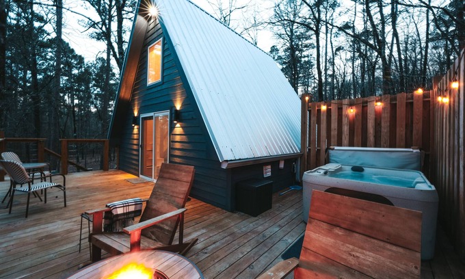 Royal Cabina | Dreamy A-Frame w/hot tub-Near Pristine Lake Ouachita and Hot Springs National Pk