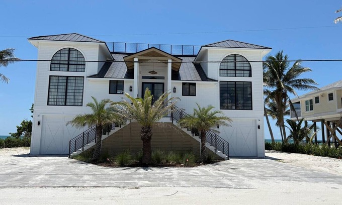 Palm Island Apartamento | `Dreamy Beachfront Getaway !`