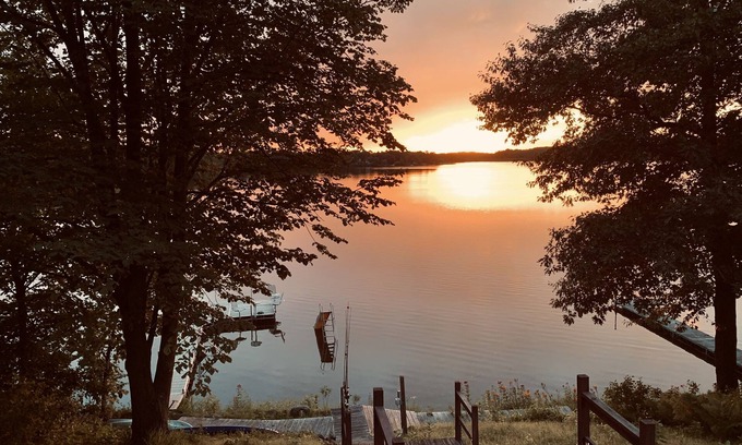 Cumberland Casa | Dreamy Lake House on Beaver Dam