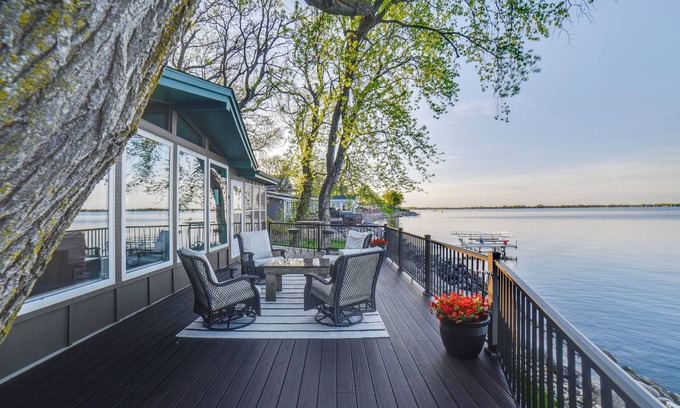Arlington Cabina | Dreamy Lake Poinsett Cabin w/ Deck, Dock & Views!