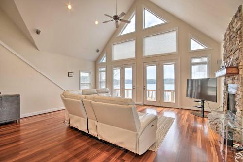 Winnsboro Casa | Dreamy Ridgeway Home with Grill on Lake Wateree!