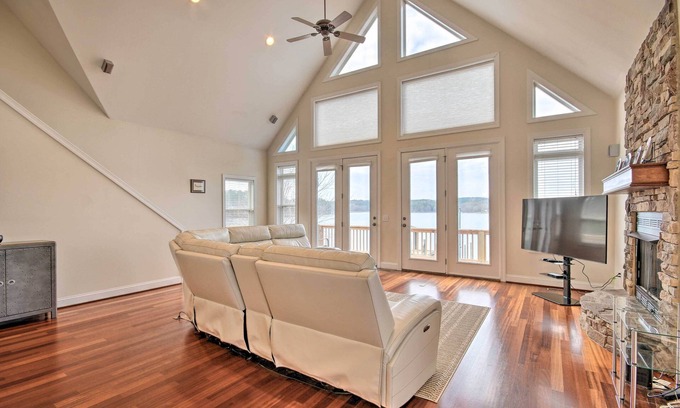 Winnsboro Casa | Dreamy Ridgeway Home w/ Grill on Lake Wateree!