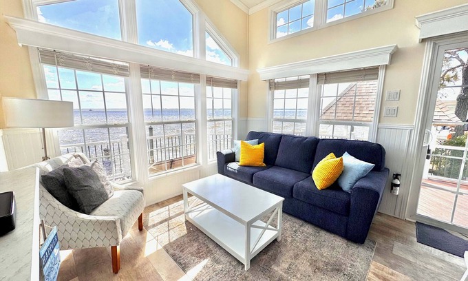 Sandbridge Cabaña | Dreamy Sunsets! Waterfront Retreat! Pet Friendly!