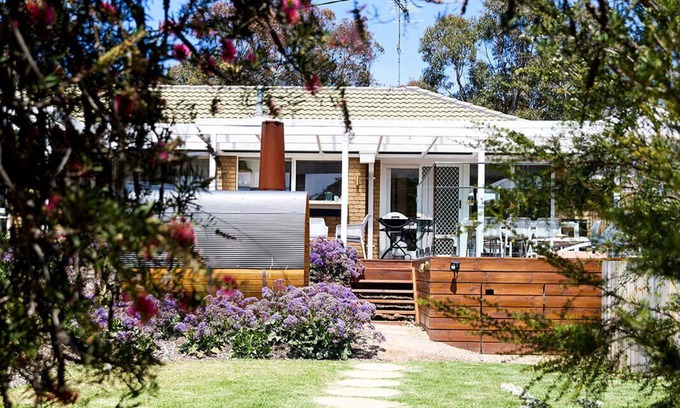 Jan Juc Cabaña | Dreamy Surf Coast cottage set in private gardens with plunge pool and sauna.