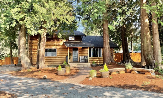 Camano Island Casa | Dreamy trees & woodsy views just up from Tyee Beach… Camano Log House