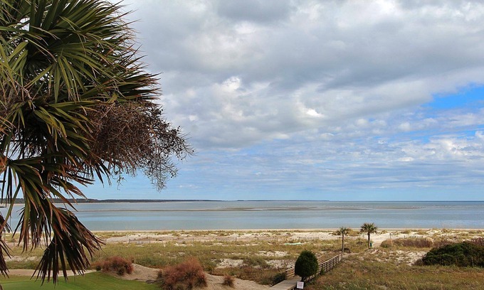 Ocean Point Casa | Dreamy, actualizado hogar en Wild Dunes con excelentes vistas al mar y acceso a la playa