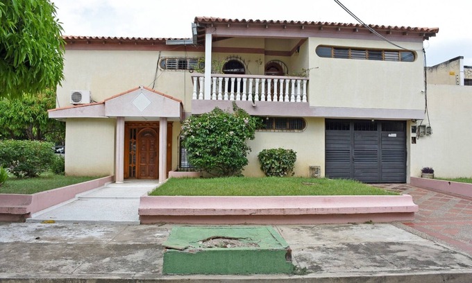 Valledupar Casa | ¡Hermosa Valledupar! Apartamento ubicado en Piso1. Ideal para grupos grandes.