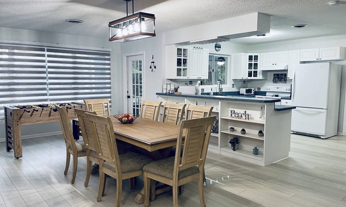 Florida Ridge Casa | Dreamy VeroBeach House Perfect for Family Getaway
