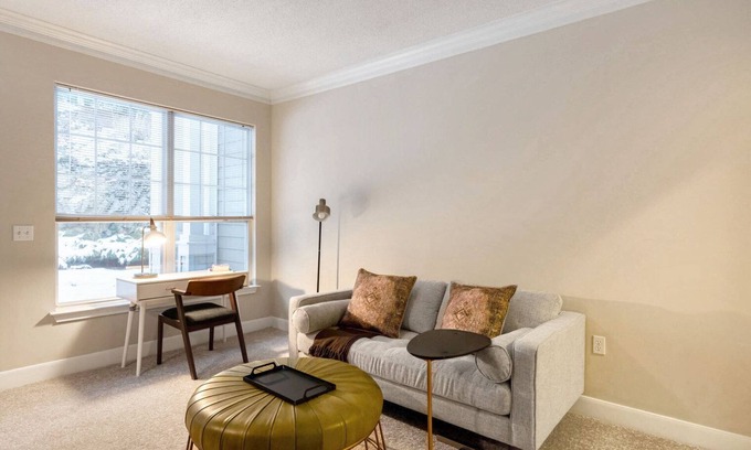 Waltham Apartamento | Dreamy Waltham 1BR w/ Gym & W/D, nr Shops & Groceries, by Blueground