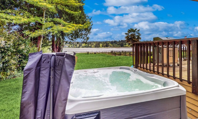 Burley Casa | Dreamy waterfront haven with beach, pond, trails, kayaks, hot tub & shuffleboard