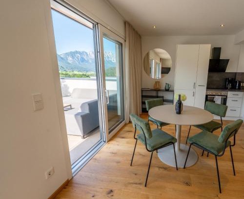 Groebming Apartamento | Drei Berge Blick - Moderne Ferienwohnung mit Panorama-Terrasse in Gröbming
