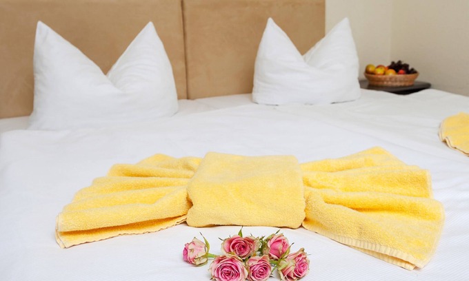 Cottbus Casa | Dreibettzimmer 2 - Hotel Willmersdorfer Hof S
