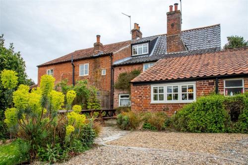 Wrentham Casa | Dressmakers Cottage