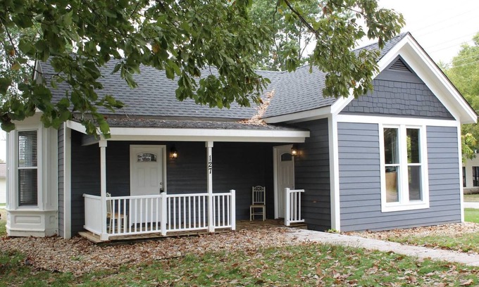 Pleasant Hill Villa | La guarida de Drew en el centro histórico de Pleasant Hill, MO