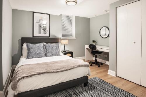 Kenwood Casa | Drexel Apartments, Downtown Hyde Park
