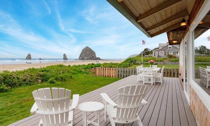 Tolovana Park Casa | Driftaway by AvantStay | Direct Cannon Beach Access w/ Stunning Views