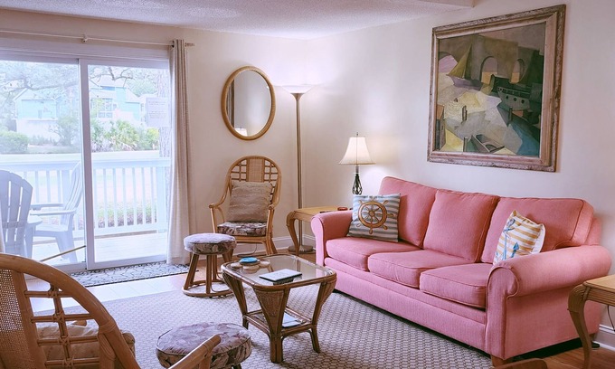 Ocean Ridge Condominio | Drifting to Driftwood- Wyndam Resort Condo on Golf Course! New 75" TV!