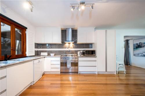 Burleigh Heads Casa | Driftwood By Khove