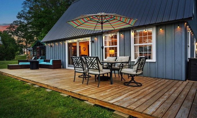 Belgrade Cabaña | Driftwood Cottage with Cottages of Maine, Lake Great Pond, Dog Friendly, Kayaks