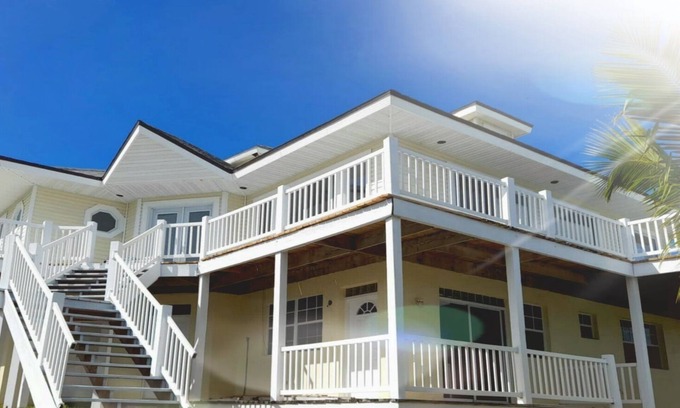 George Town Casa | Driftwood Haven ~ Car Included! Modern 3 Bedroom Home in Paradise!