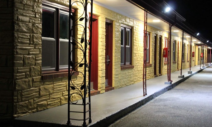 Chestertown Hotel | Driftwood Inn