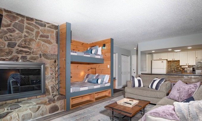 Mount Jackson Condominio | Driftwood Lodge (#224) | Ski/MTB/Golf | Awesome mountain views | Super cool bunk beds!