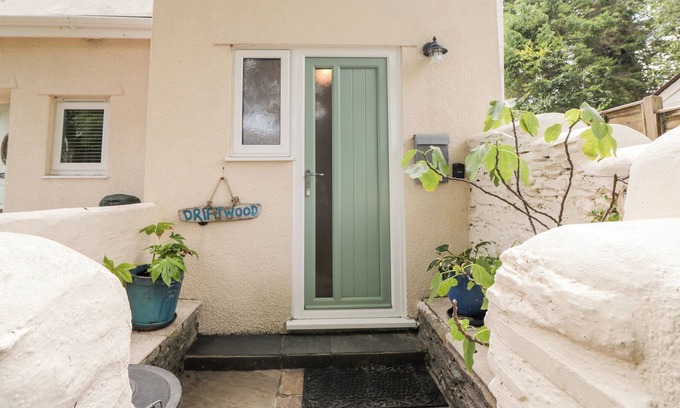 Stoke Fleming Cabaña | DRIFTWOOD, romantic, country holiday cottage in Stoke Fleming