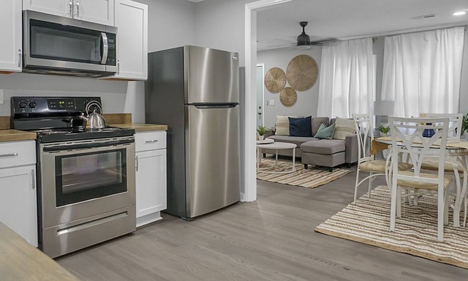 Hanahan Casa | “Drinks Out Back” Pet Friendly Recently Updated 12 min to downtown Charleston