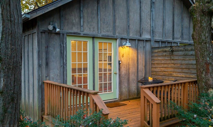 Montebello Cabina | Dripping Rock--1 King BR, Jacuzzi, Kitchenette