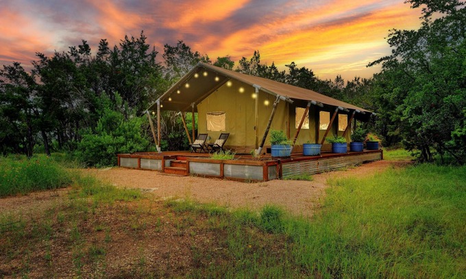 Hays County Condominio | Dripping Springs Homestead - Safari Tent + Recreational Pavilion