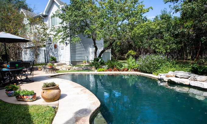 Austin Casa | Dripping Springs area Guesthouse Bungalow