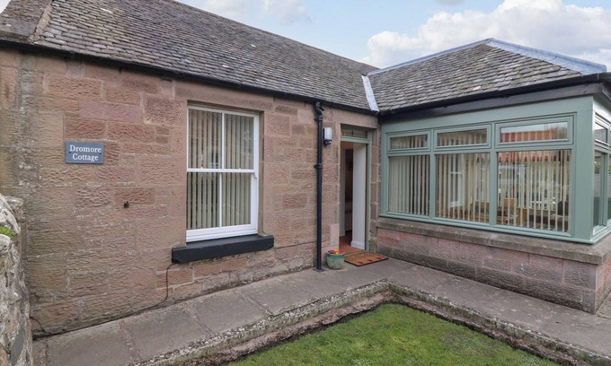 Norham Casa | DROMORE COTTAGE, pet friendly, character holiday cottage in Norham
