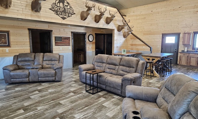 Amherst Cabina | Droptine Lodge