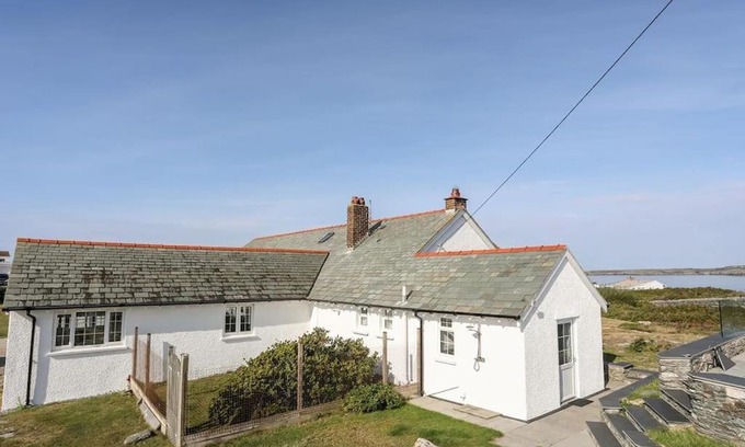 Trearddur Bay Casa | Druidsmoor - Sea Views-sleeps 8-Ravenspoint road