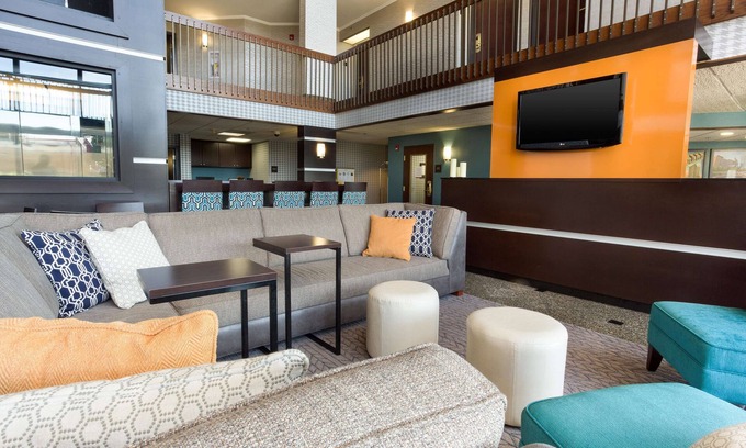 Greensboro Hotel | Drury Inn & Suites Greensboro