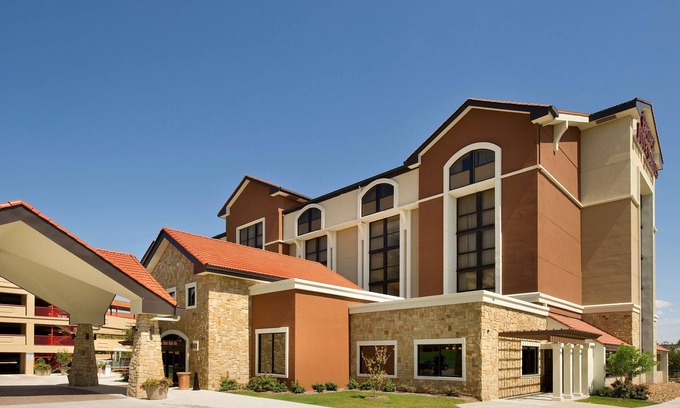 Crownhill Park Hotel | Drury Plaza Hotel San Antonio Airport