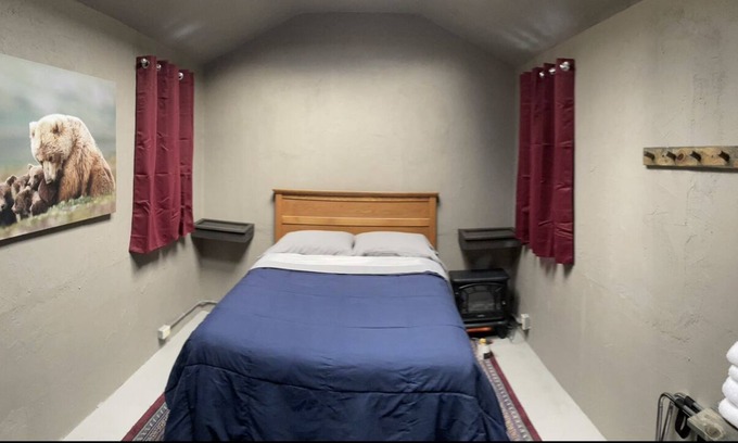 Conner Cabina | Dry Cabin #9, sleeps 2 guest maximum