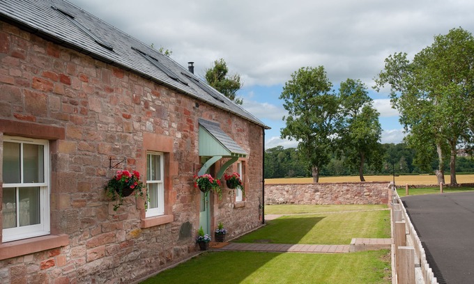 Melrose Cabaña | DRYBURGH STEADING ONE - by the River Tweed at Dryburgh, sleeping 4