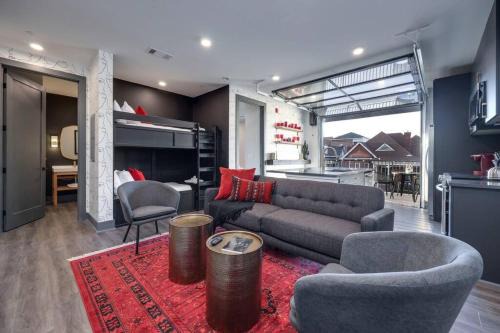 Rolling Mill Hill Casa | DT Nashville Walk to Broadway 2 Bedrooms Sleeps 8
