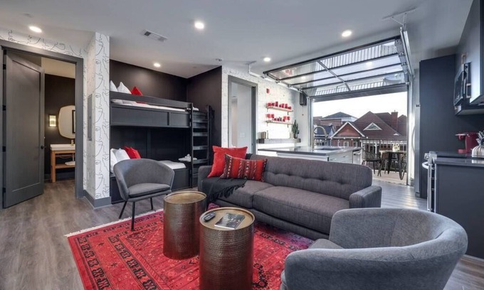 Rolling Mill Hill Condominio | DT Nashville Walk to Broadway 2 Bedrooms Sleeps 8