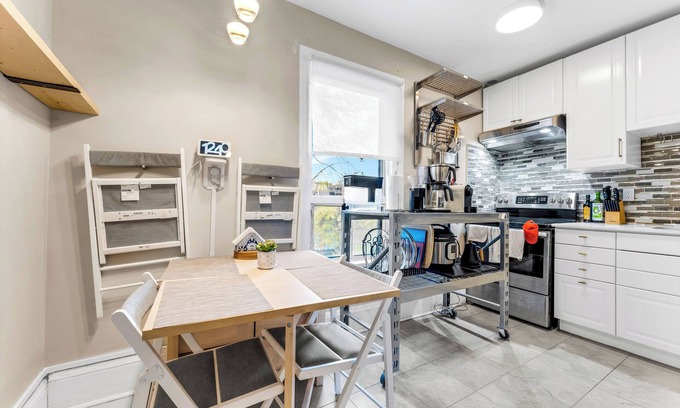 Parkdale Apartamento | DT Oasis 2 bed w/Parking & 15 min to CN Tower