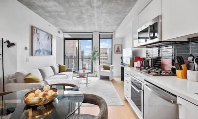 Connaught Apartamento | DT Views |UG Park | Mins to Saddledome | Pool| Gym